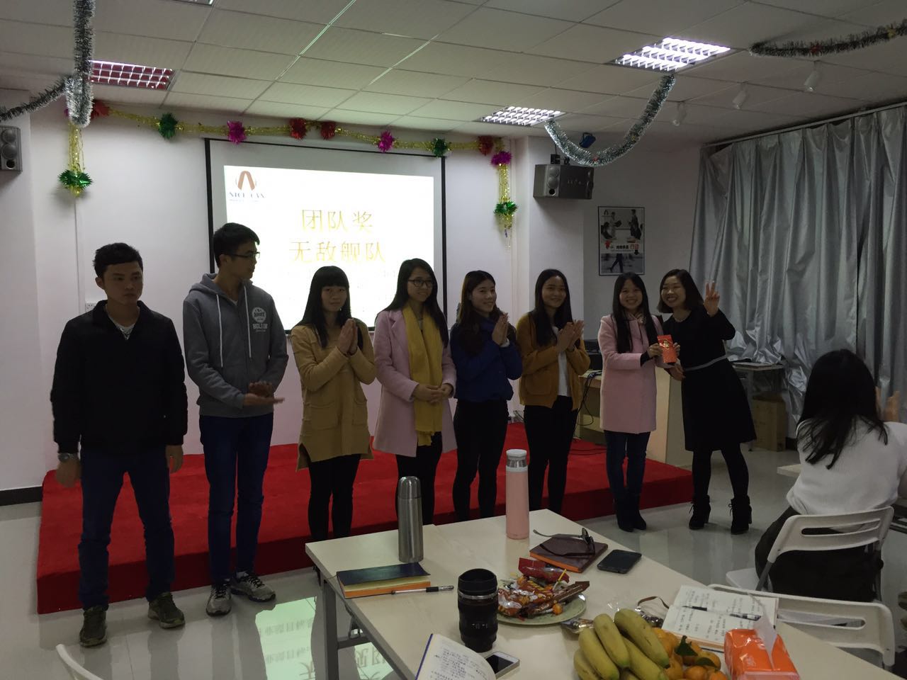 為馬口鐵罐業務2月優勝團隊頒獎